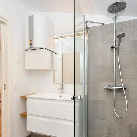 8 Person In Romo * Kongsmark